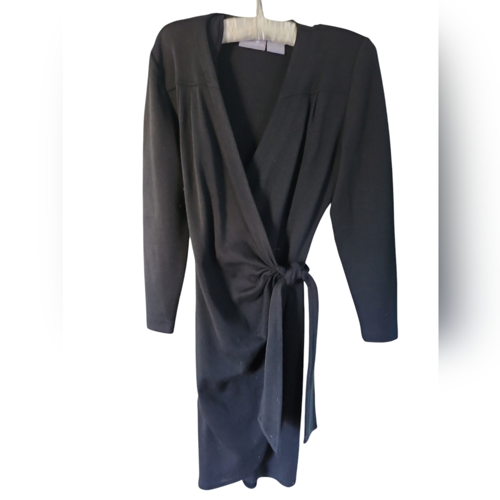 Vintage Liz Claibuorne knit wrap dress. Adjustable belt, stunning on. Gently use